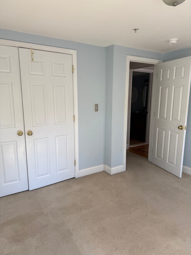 Building Photo - 19 Railroad St