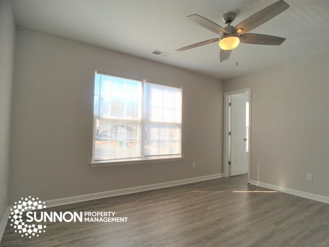 Building Photo - 4 Bed 2.5 Bath in Woodstone with Fenced Yard