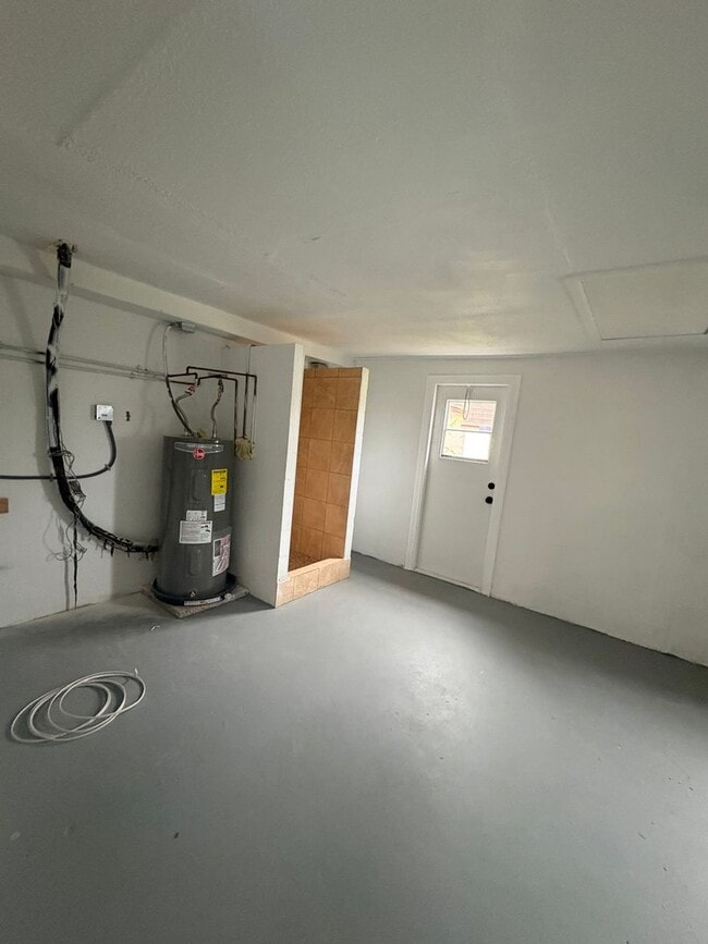 Building Photo - Fully Remodeled 3bed/2bath  Home with Bonus Room & Modern Upgrades