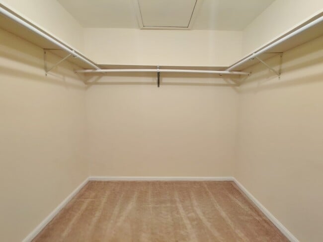 Building Photo - 1520 Chippewa Dr