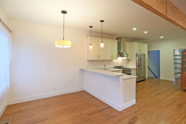 Building Photo - Spacious three-story 4BR/3BA single family...