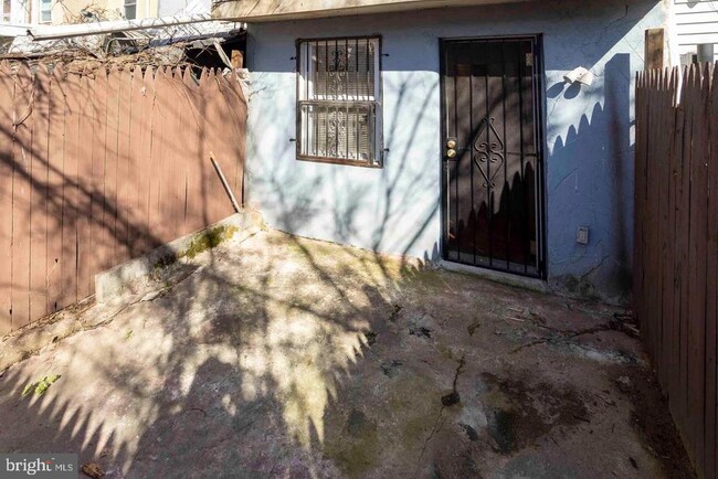 Building Photo - 2542 N Water St