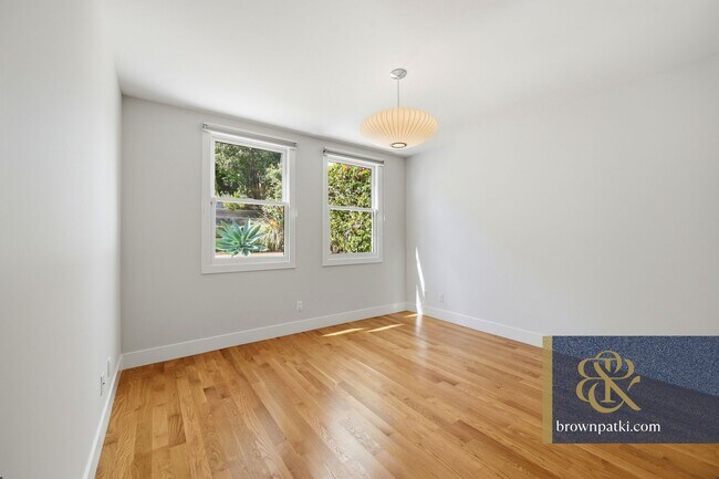 Building Photo - 360 Chenery St