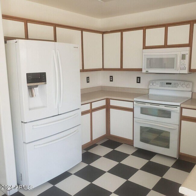 Building Photo - 14911 W Acapulco Ln