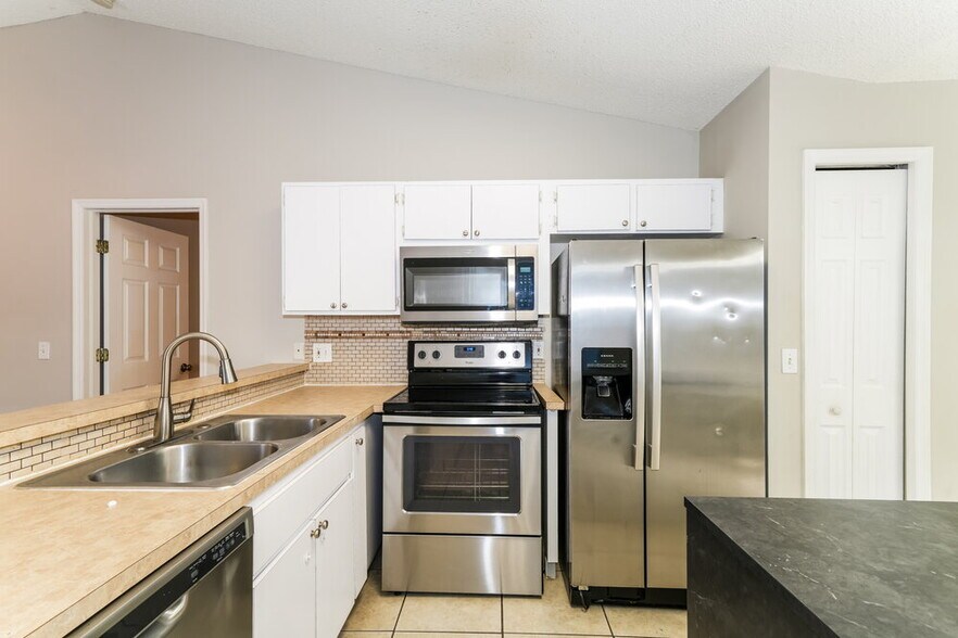 Building Photo - 4313 Longshore Dr