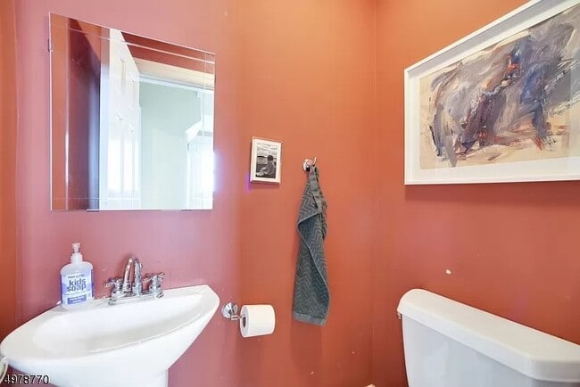 Building Photo - 53 Meadowbrook Rd