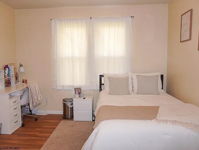 Building Photo - 148 8th St