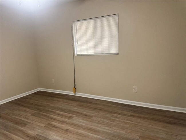 Building Photo - 2191 Beecher Cir SW