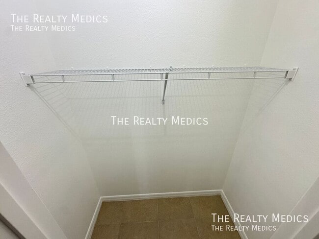 Building Photo - 1665 Laurel Oaks Dr