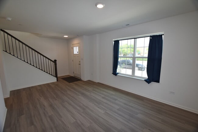 Building Photo - 2945 Showplace Dr
