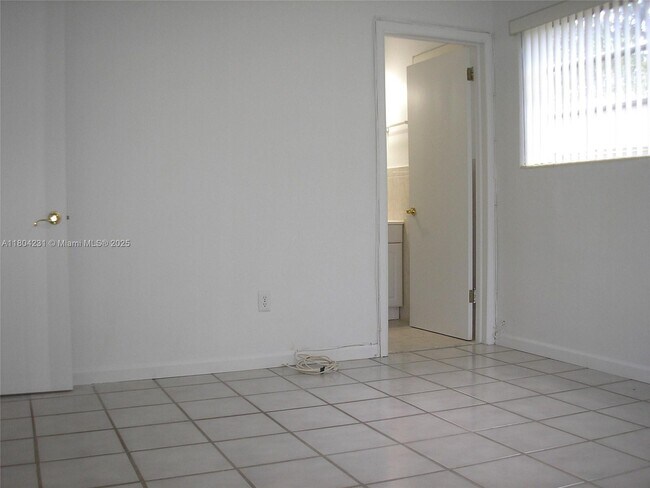 Building Photo - 11111 SW 78th Ct