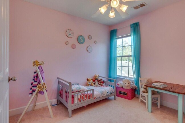 Building Photo - Spacious 3BR/2.5BA Duplex in South Nashville | Pet Friendly | Prime 37211 Location Near Dining & ...