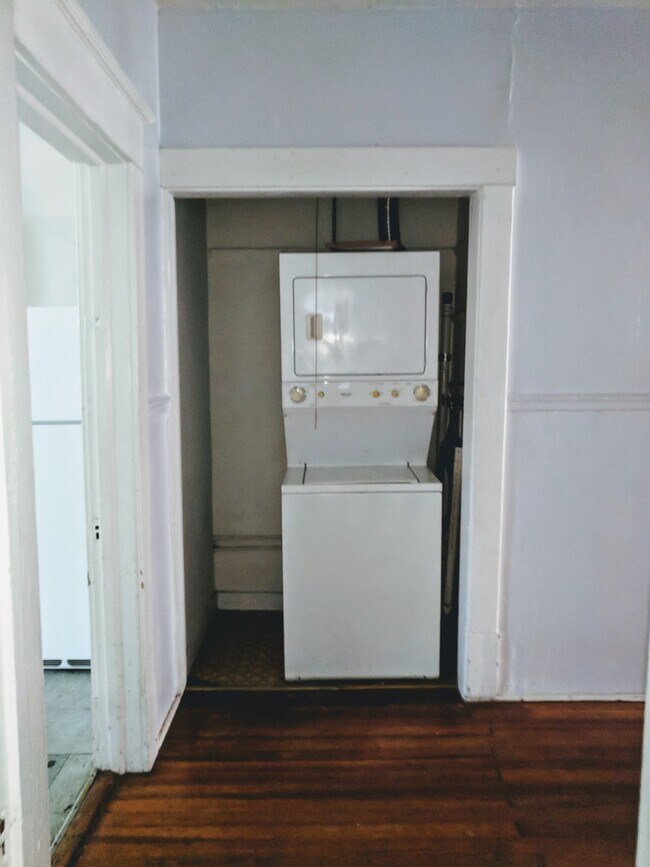 Building Photo - 119 N Robinson St