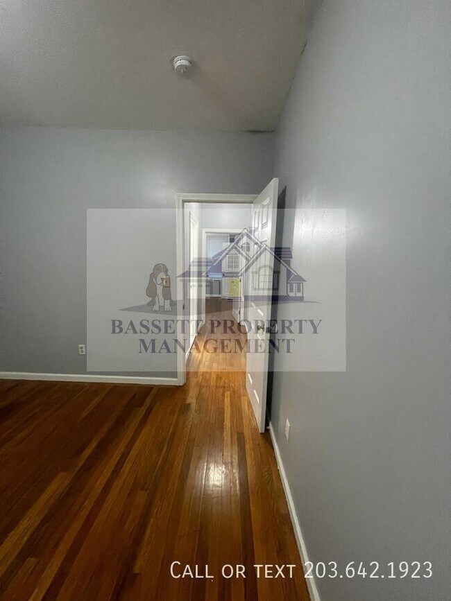 Building Photo - 25 Cumley St