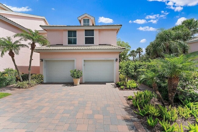 Building Photo - 2905 Fairway Dr N