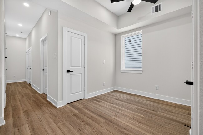 Building Photo - 4822 Creekmont Dr