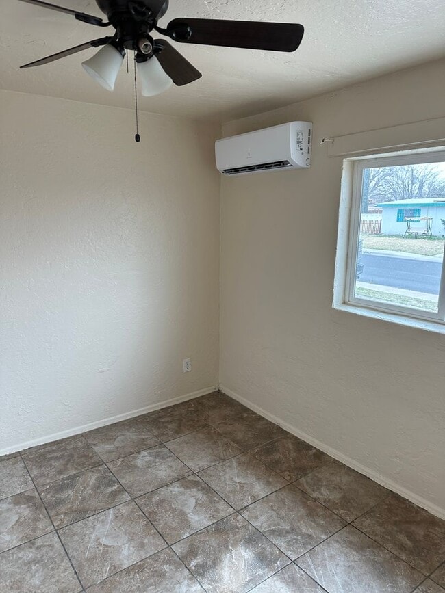 Building Photo - Great 1 Bed 1 Bath located near NMSU