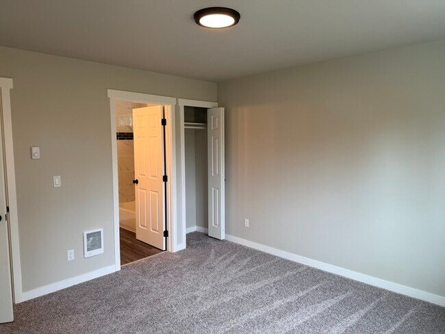 Building Photo - 4937 Sleater Kinney Rd NE