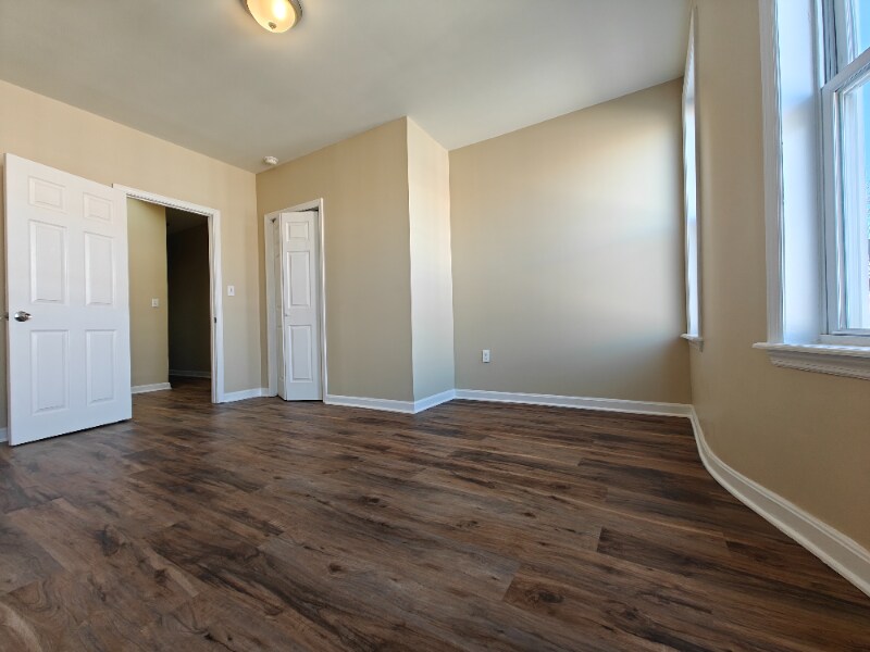 Building Photo - 400 E Lorraine Ave