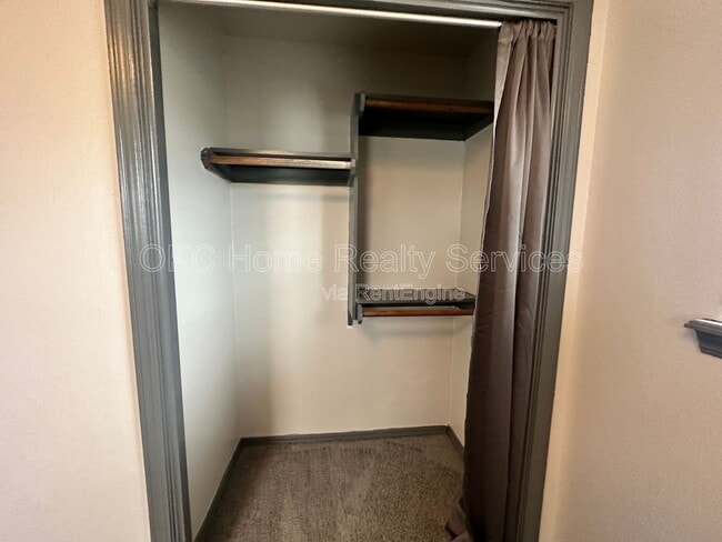 Building Photo - 1706 Surrey Pl