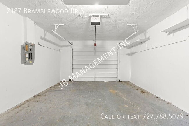 Building Photo - 2187 Bramblewood Dr S