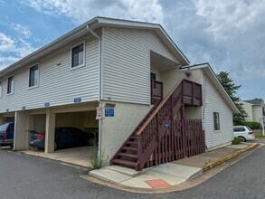 Building Photo - Upgraded & Spacious Condo in the Heart of ...