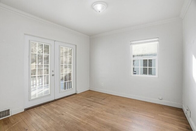 Building Photo - 1503 S SE Blvd