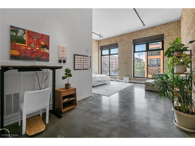 Building Photo - 404 N Washington Ave