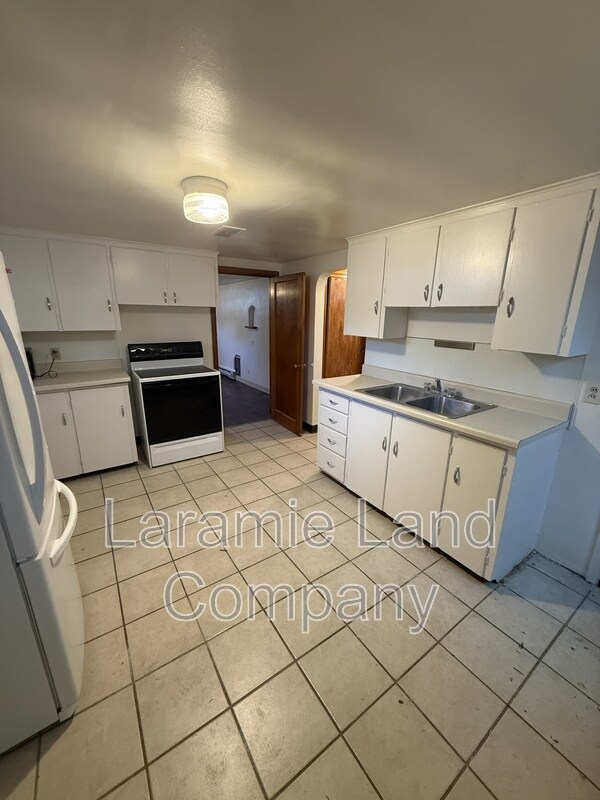 Building Photo - 308 1/2-502 1/2 S 16th St