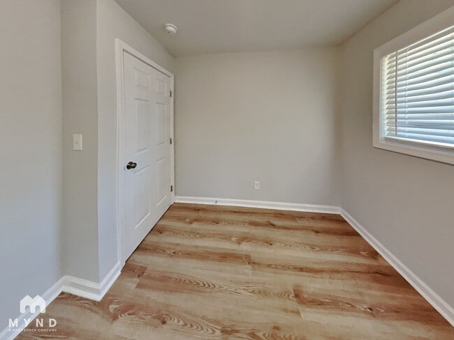 Building Photo - 1371 Stoneham Ct