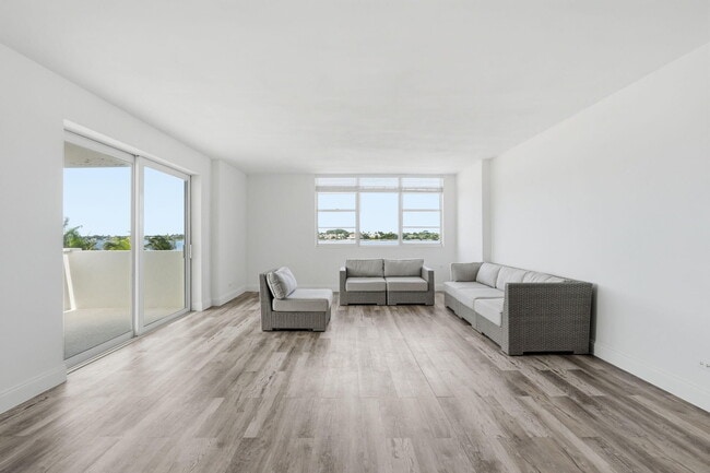 Building Photo - 2800 N Flagler Dr