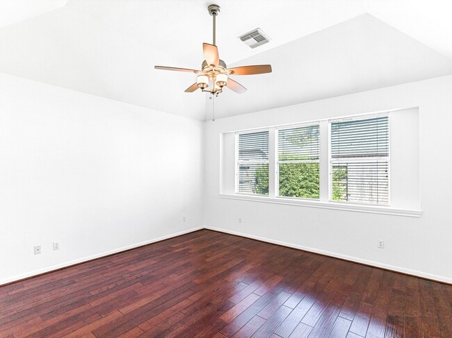 Building Photo - 5407 Lake Pl Dr