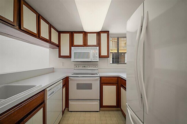 Building Photo - 1051 S Highland St