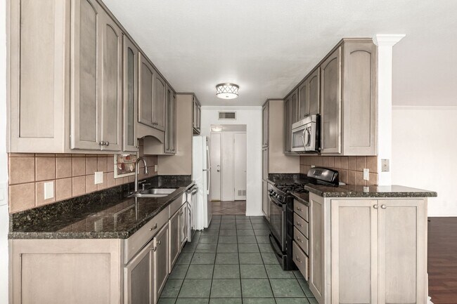 Building Photo - Phoenix apartment in ideal location!
