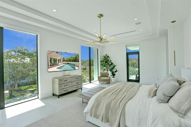 Building Photo - 1111 SE 9th Ave