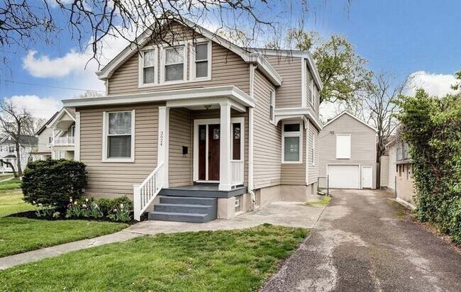 Building Photo - 3024 Lavinia Ave