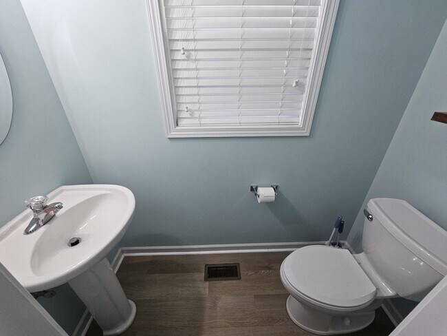 Building Photo - Furnished Mid Term rental