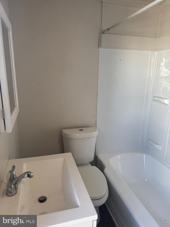 Building Photo - 85 Oak St