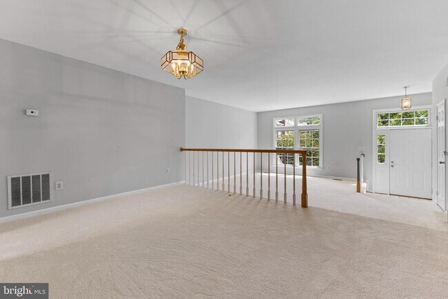 Building Photo - 5142 Woodford Dr