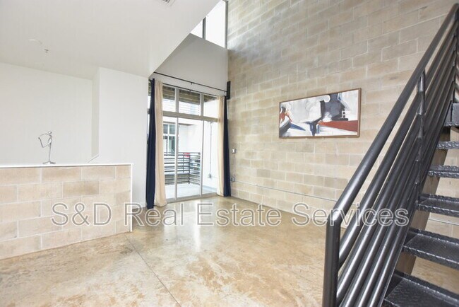 Building Photo - 5008 S MacDill Ave