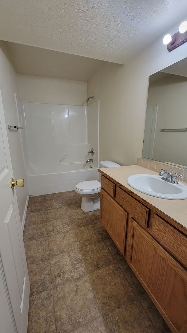 Building Photo - 4 bed, 3 bath home located in the Sunshine Meadows Neighborhood, Coeur d'Alene