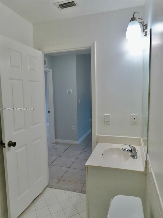 Building Photo - 3398 NE 9th Dr