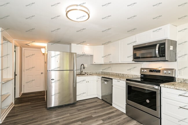 Building Photo - 2826 Dawnview Dr