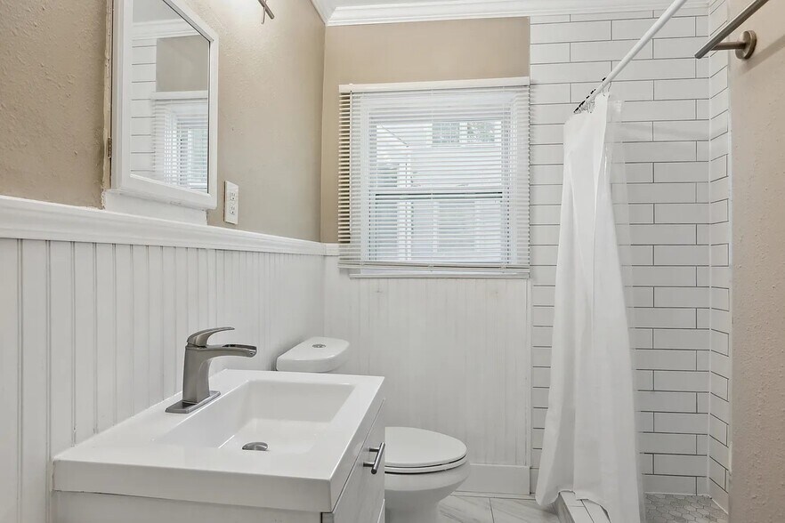 Building Photo - 1268 Eastland Rd SE