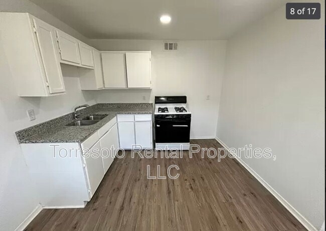 Building Photo - 2807 Observation Dr