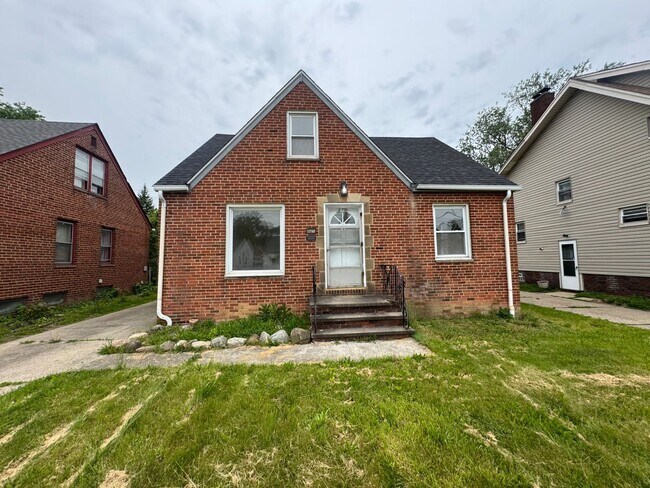 Primary Photo - Charming 3-Bedroom Property in Prime Location