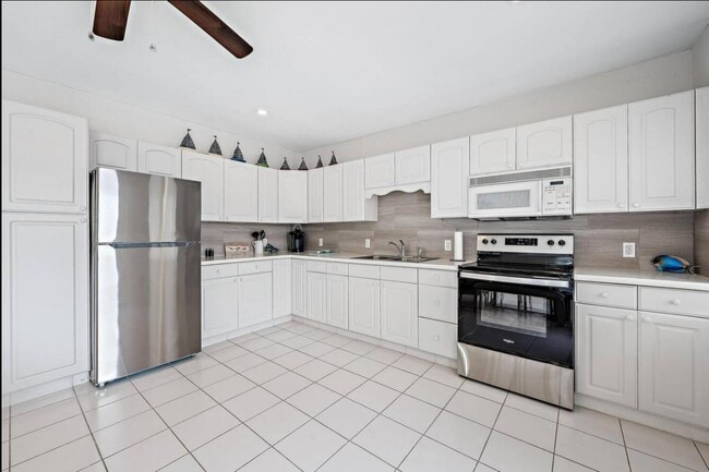 Building Photo - 320 Inlet Way