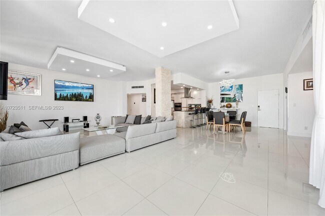 Building Photo - 4001 S Ocean Dr