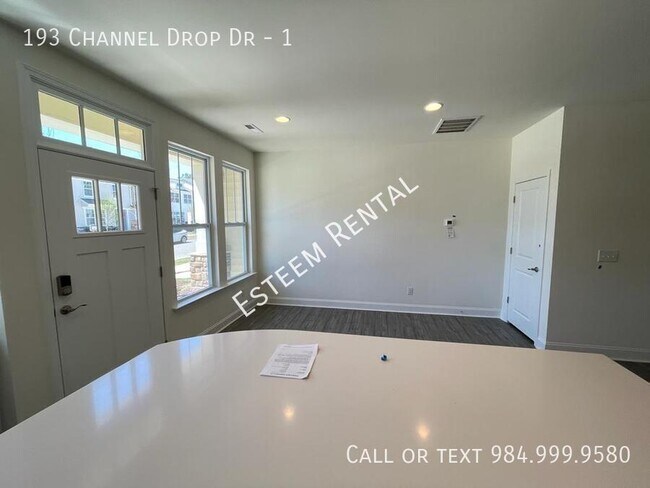 Building Photo - 193 Channel Drop Dr
