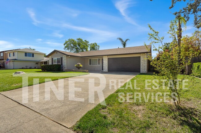 Building Photo - 9024 Leatham Ave